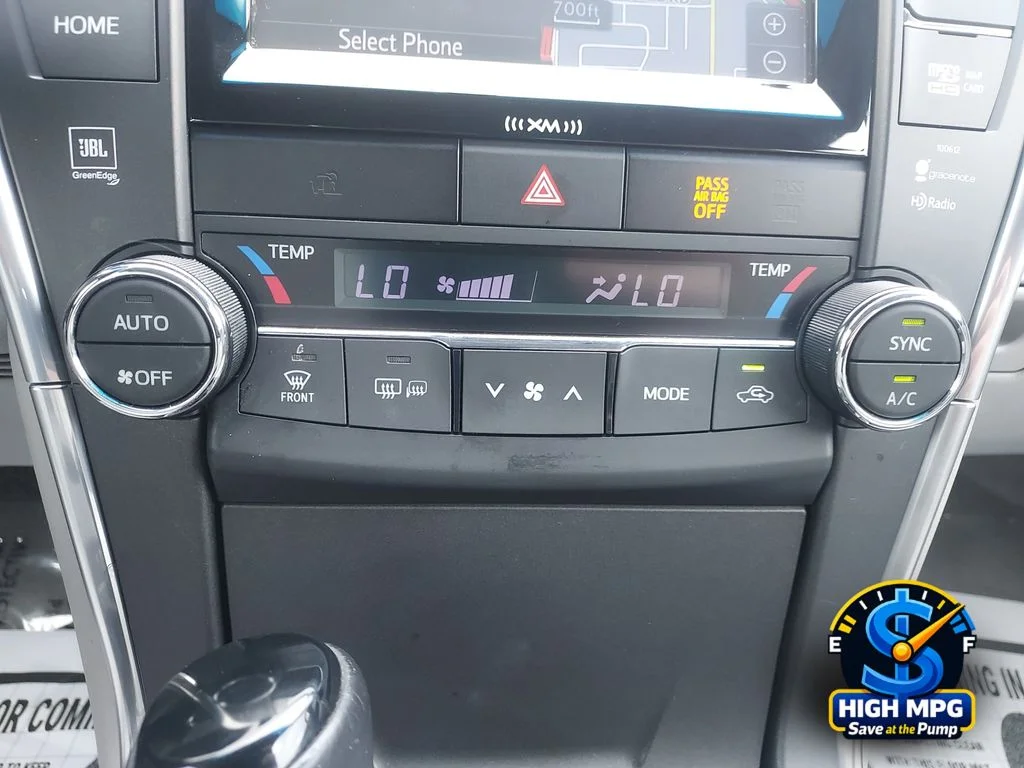 Used 2017 Silver Toyota XLE image 19