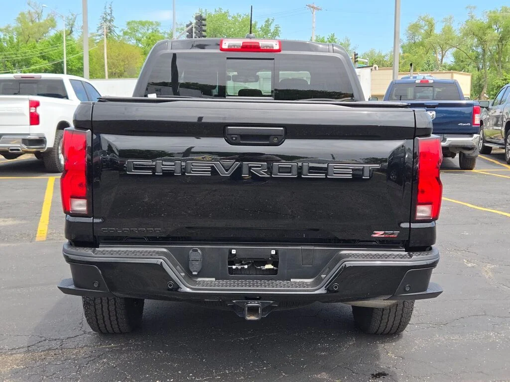 Used 2024 Black Chevrolet Z71 image 13
