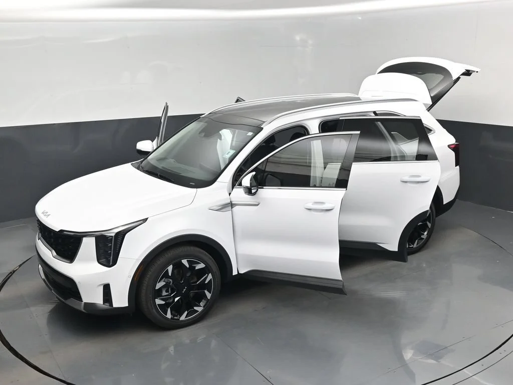 Certified Used 2025 White Kia SX image 20