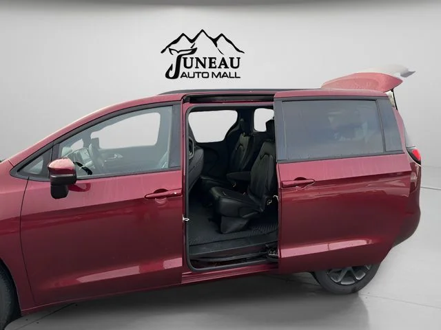 2023 Chrysler Pacifica Touring L - Photo 7