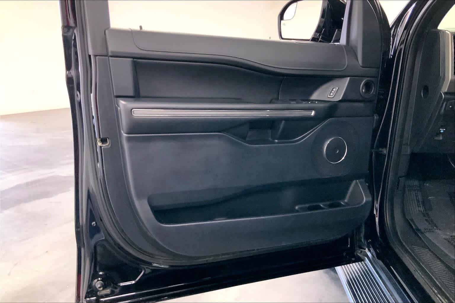 Used 2019 Agate Black Metallic Ford XLT image 19