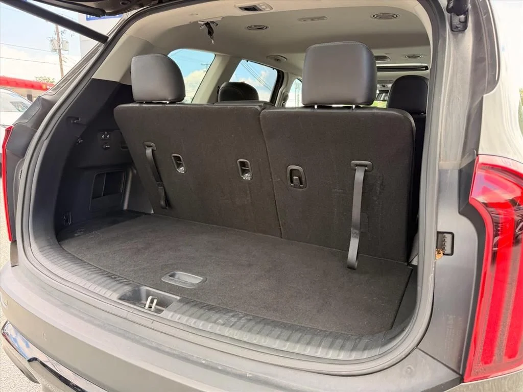 Used 2022 Green Kia EX image 31