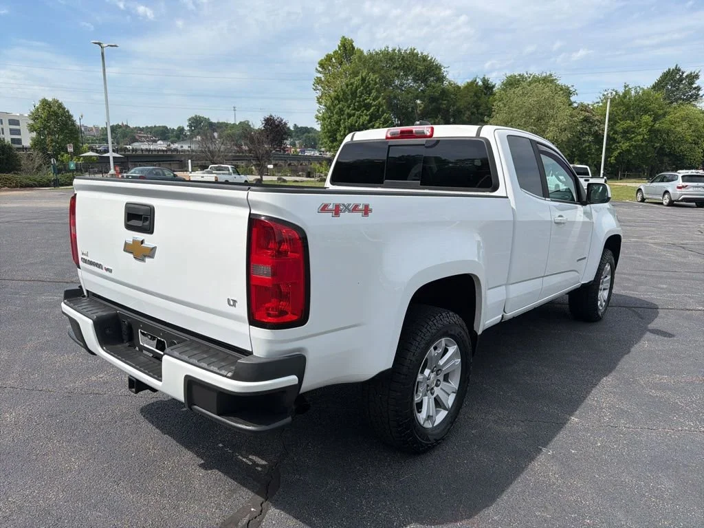 Used 2018 SUMMIT WHITE Chevrolet 4WD LT image 5