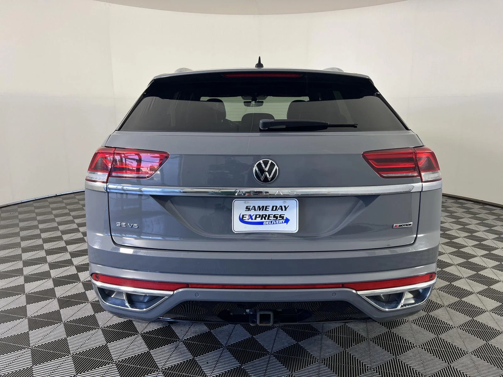 Used 2021 Gy Volkswagen 3.6L V6 SE w/Technology R-Line image 25