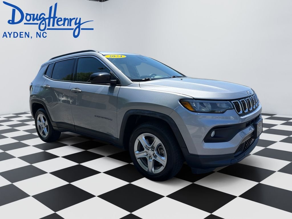 Used 2024  Jeep Latitude image 7
