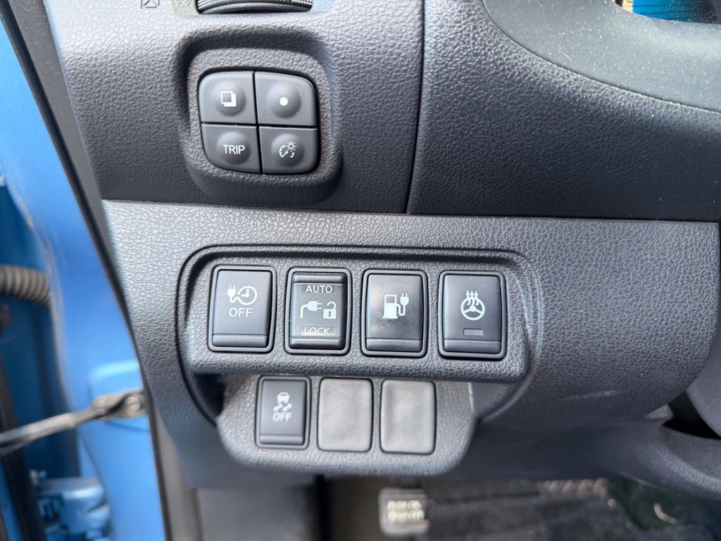 Used 2013 Blue Ocean Nissan SL image 19