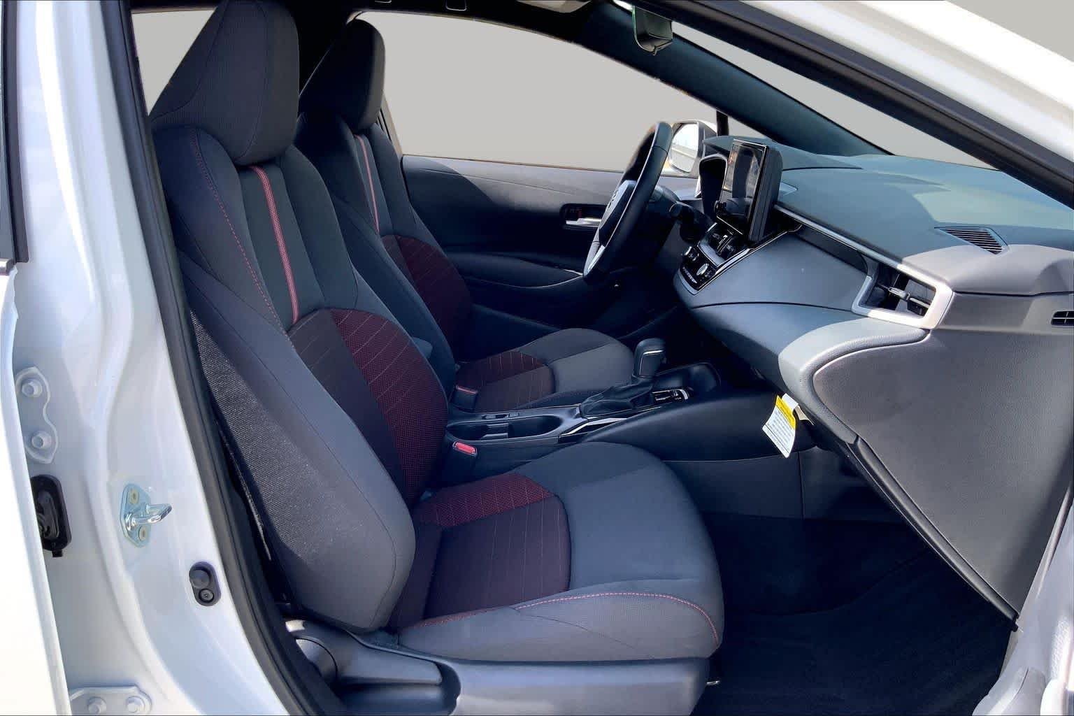Used 2026 Ice Cap Toyota SE image 9