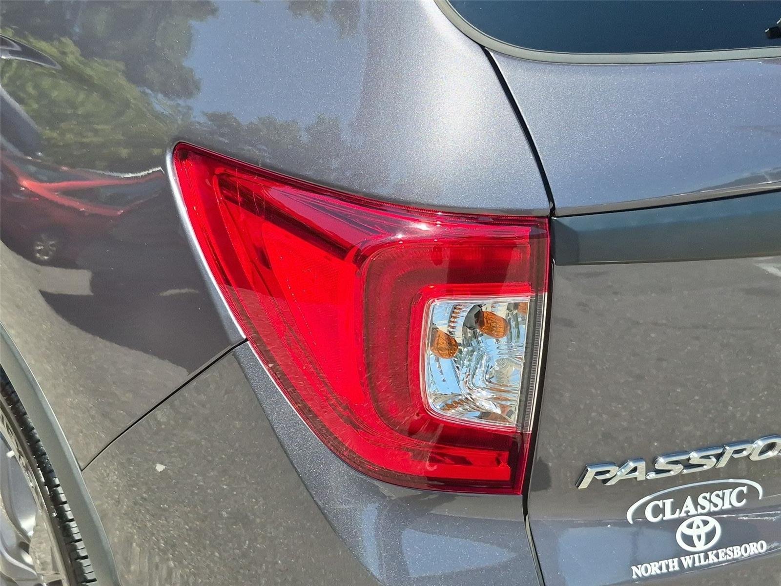 Used 2020 Modern Steel Metallic Honda Touring image 12