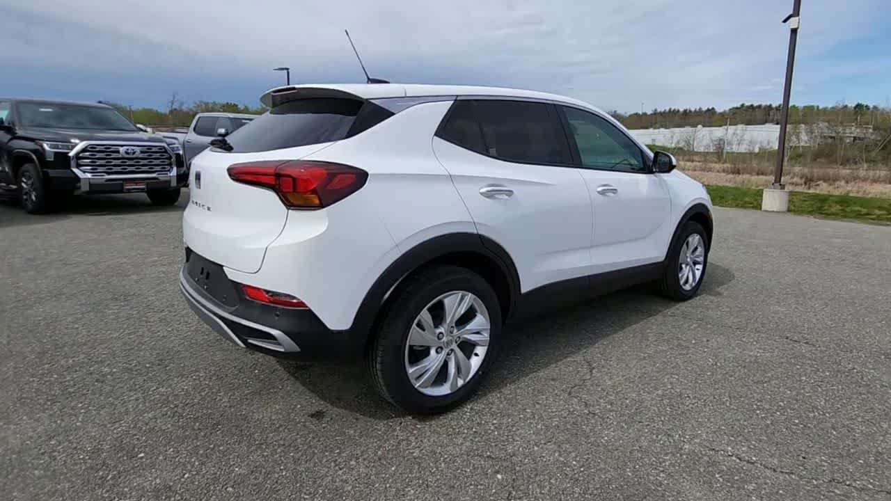 Used 2024 Summit White Buick Preferred image 8