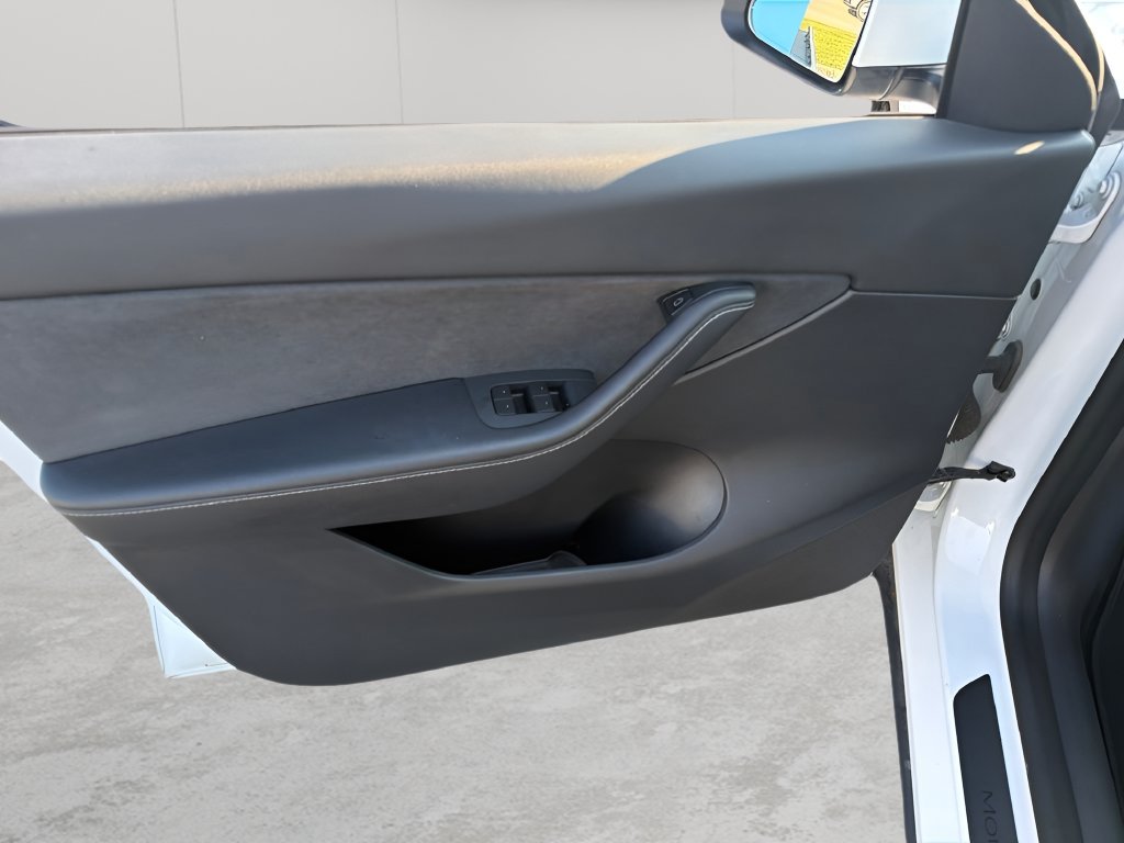 Used 2021 White Tesla Long Range image 11