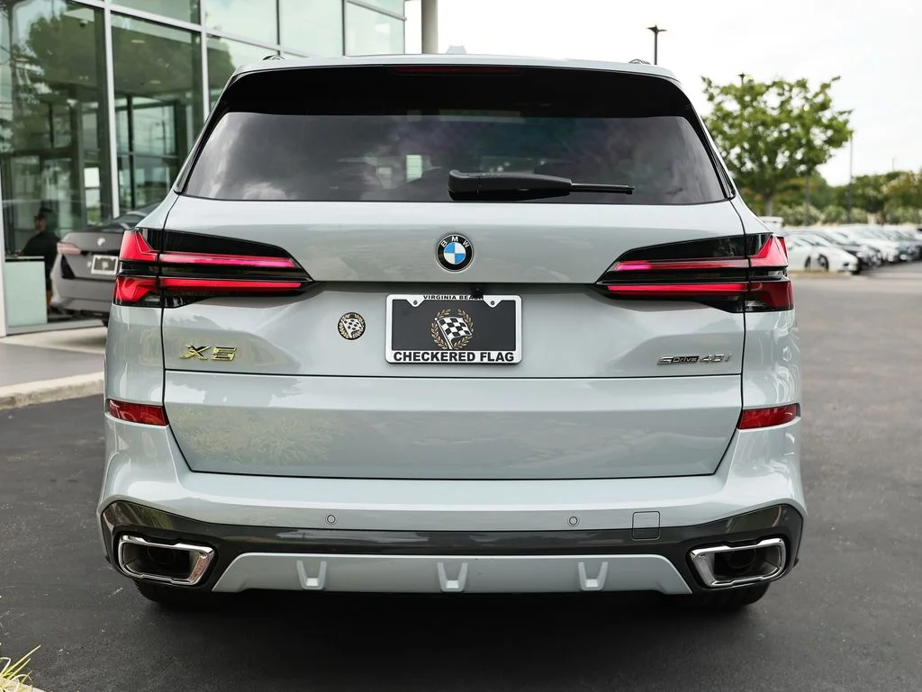 Used 2024 Brooklyn Gray Metallic BMW sDrive40i image 10