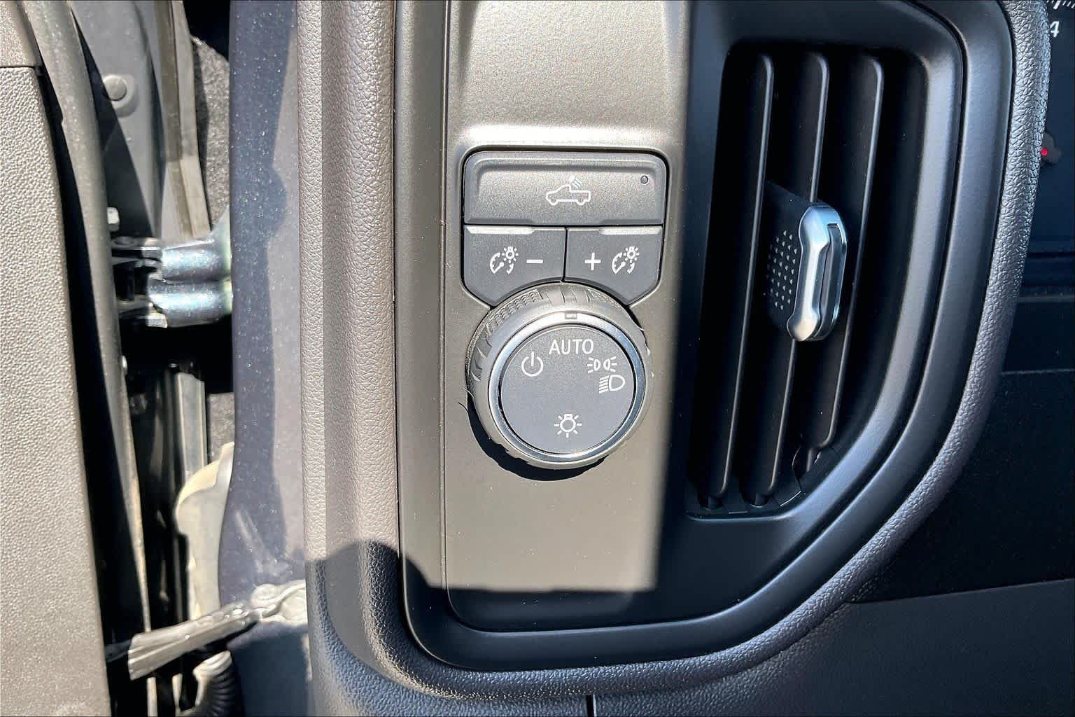 Used 2021 SHADOW GRAY METALLIC Chevrolet Custom image 13