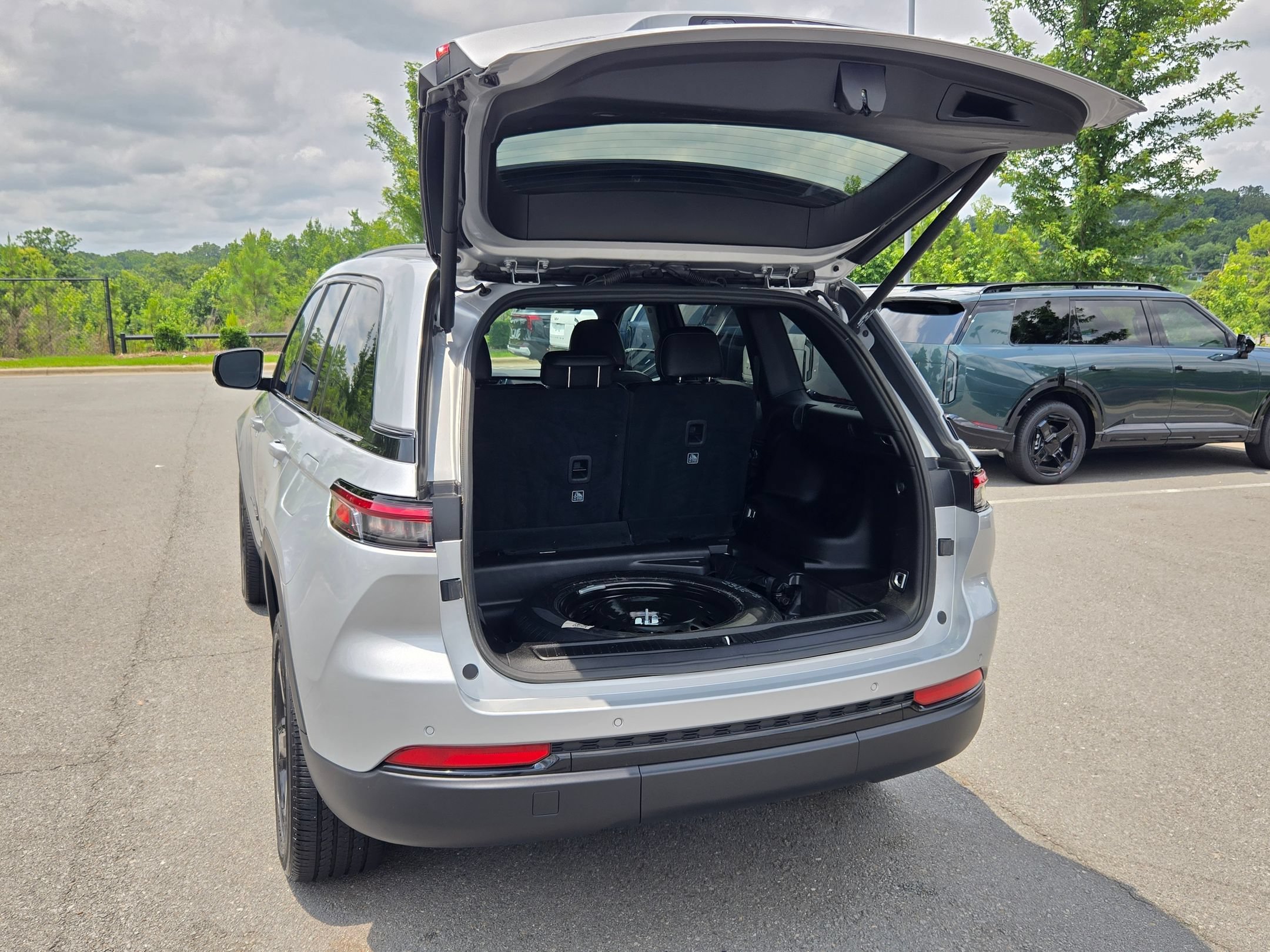 Used 2025 Silver Zynith Jeep Altitude X image 18