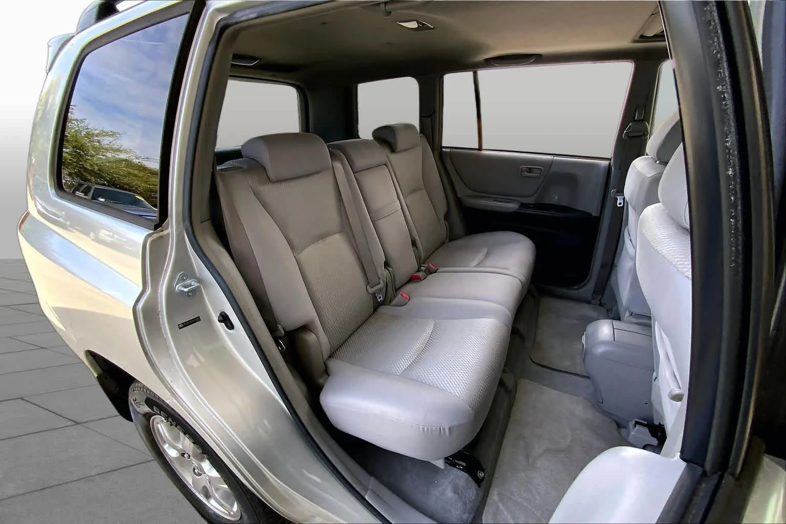 Used 2007 Millenium Silver Metallic Toyota  image 19