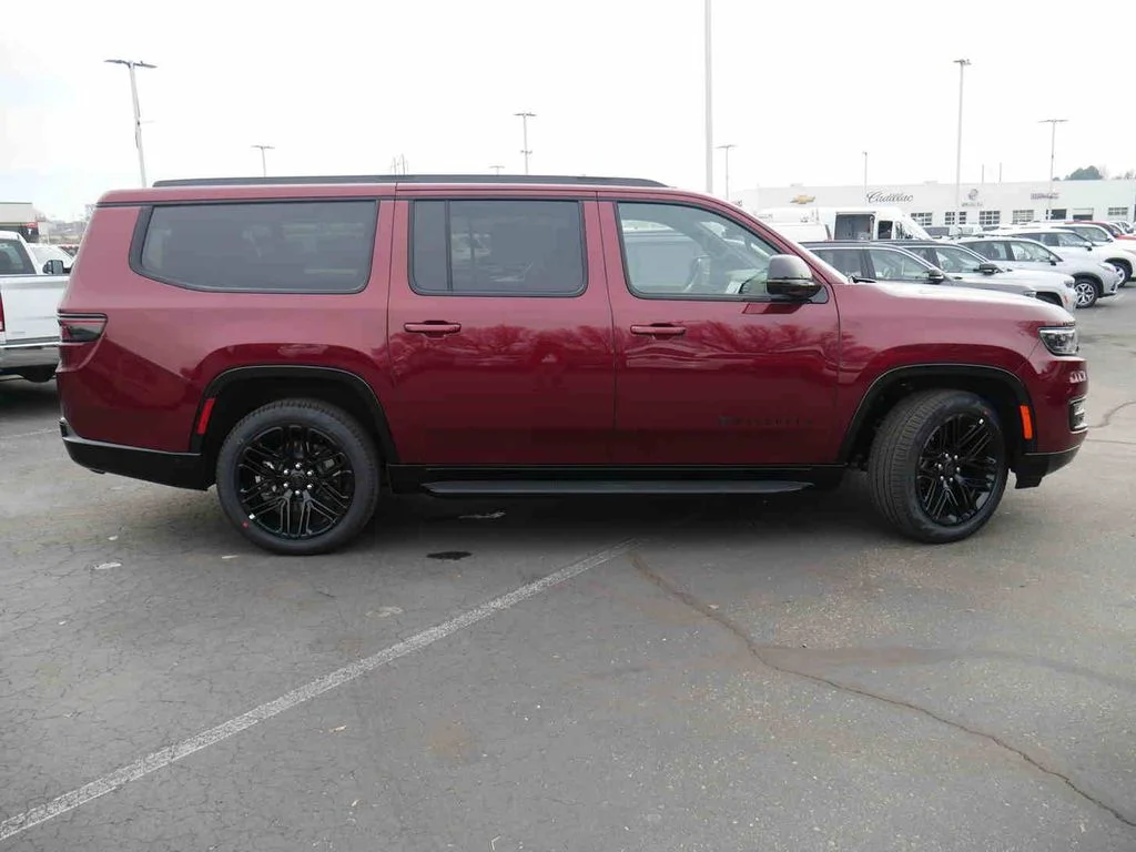 2025 Jeep Wagoneer L Series II - Photo 25