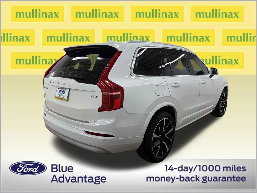 Certified Used 2022 White Volvo T6 Momentum image 3