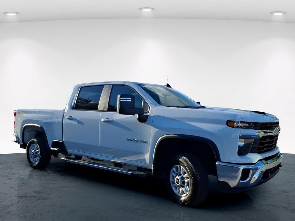 Used 2024 White Chevrolet LT image 5