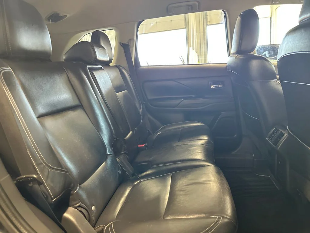 Used 2019 Black Mitsubishi ES image 30