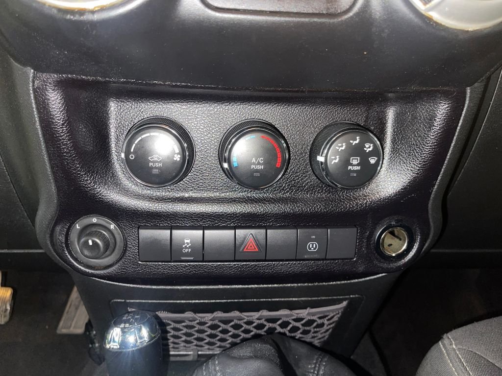 Used 2017 Green Jeep Unlimited Sahara image 19
