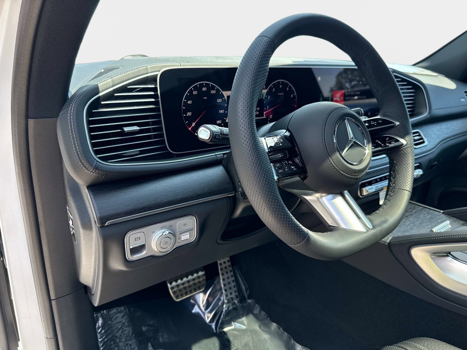 New 2026 Moonlight White Mercedes-Benz 450 4MATIC® SUV image 21