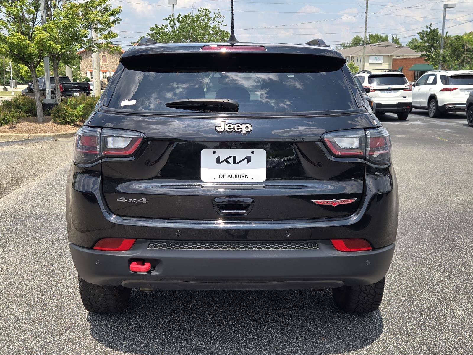 Used 2025 Diamond Black Crystal Pearlcoat Jeep Trailhawk image 6