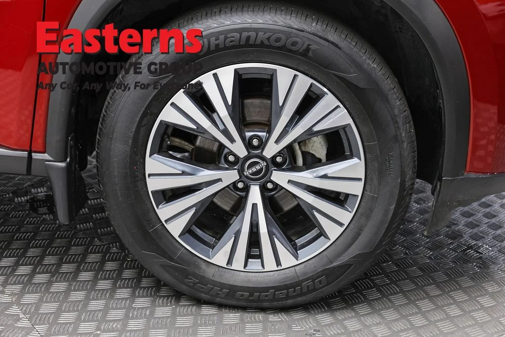 Used 2023 Red Nissan SV image 32