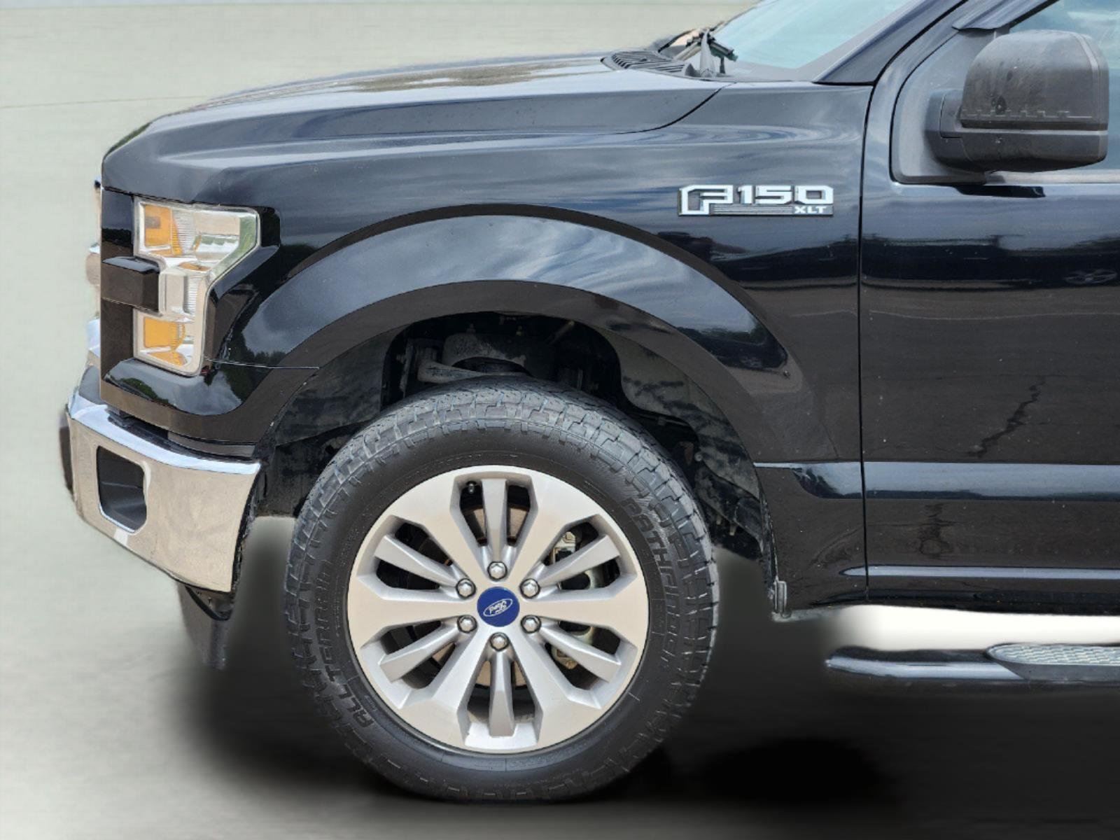 Used 2017 Shadow Black Ford XLT image 8