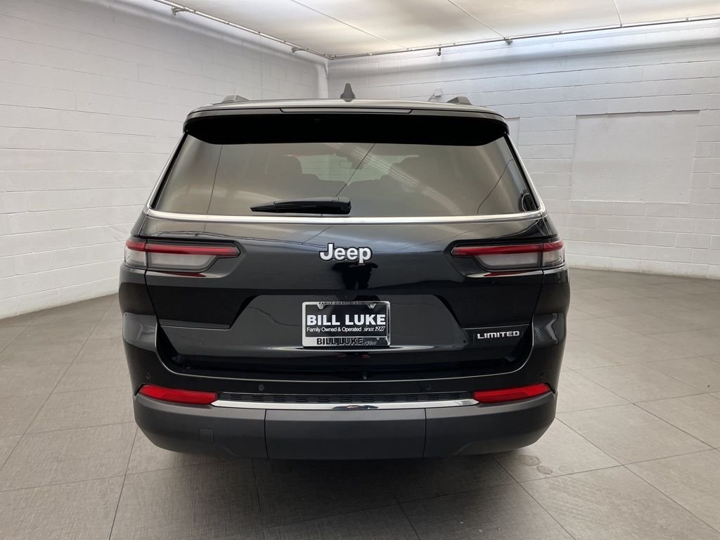 New 2025 Diamond Black Crystal Pearl-Coat Exterior Paint Jeep Limited image 4