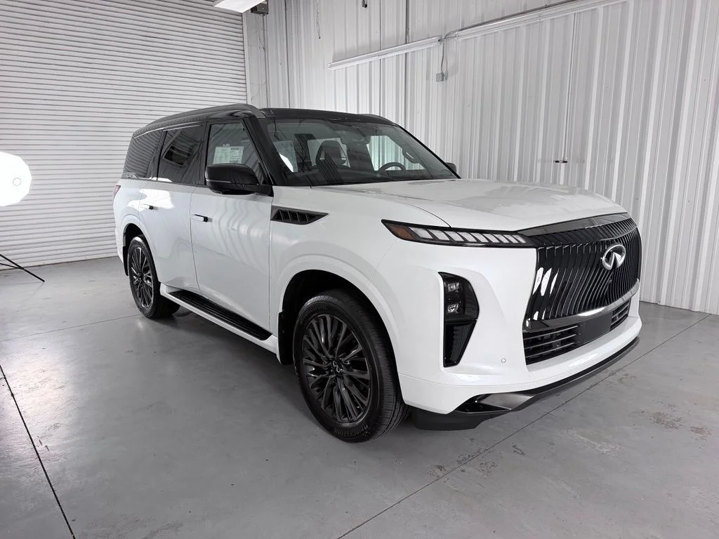 New 2027 2T RADIANT WHIT INFINITI Autograph 4WD image 4