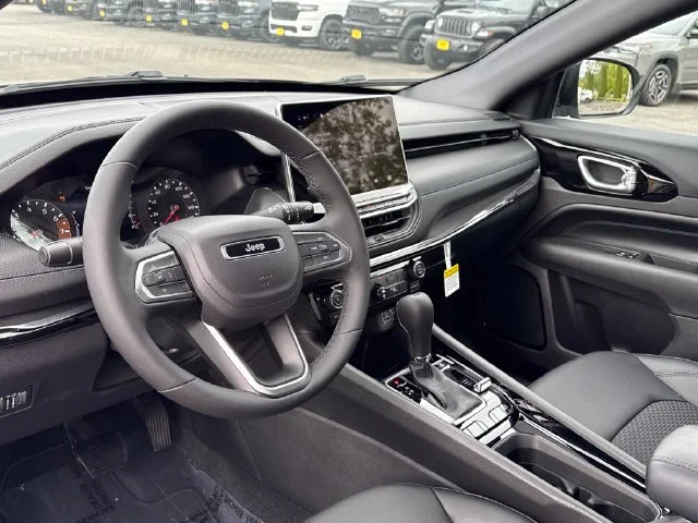 New 2026 Sting-Gray Clearcoat Jeep Latitude image 17