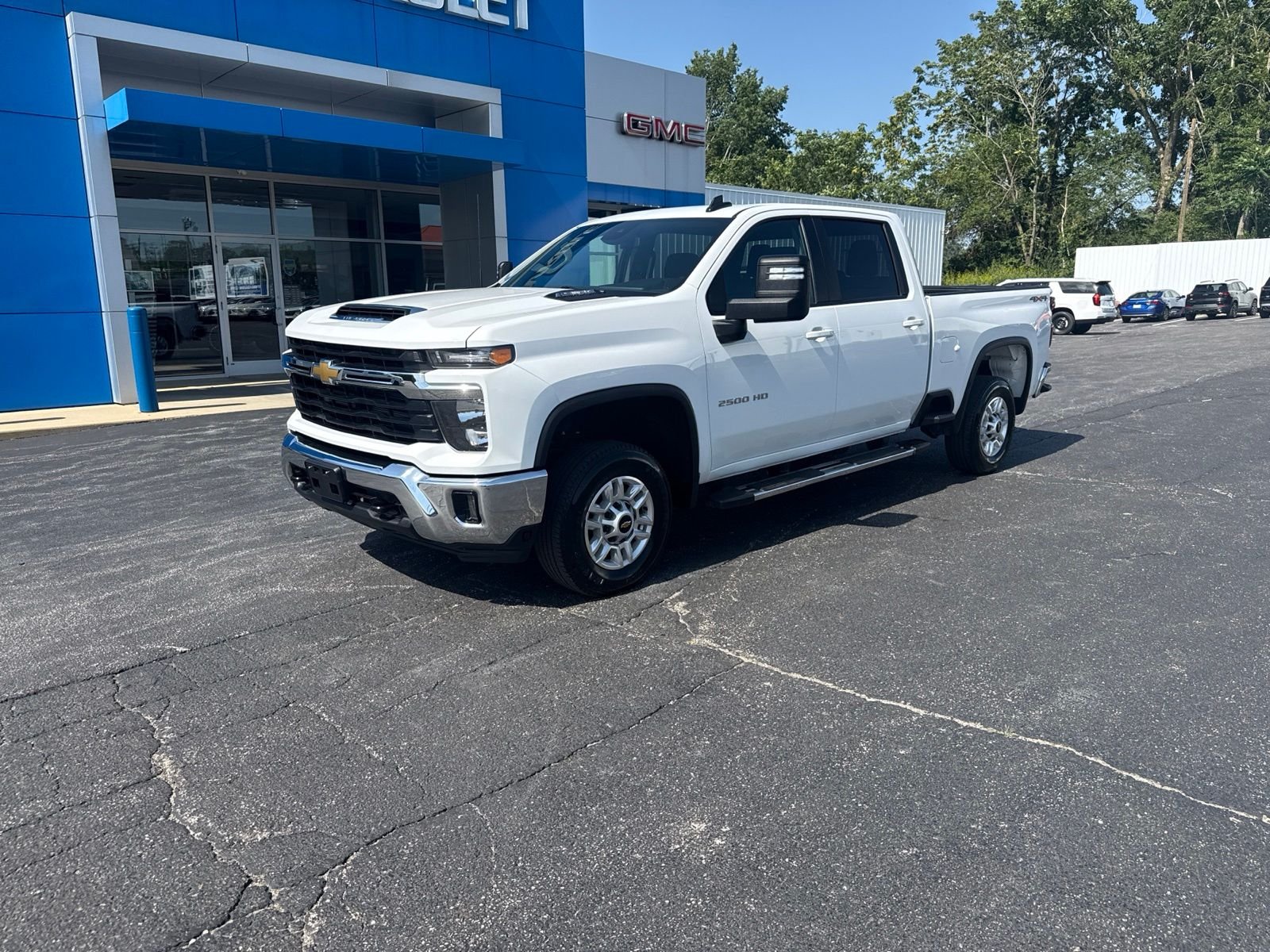 Used 2025 White Chevrolet LT image 2