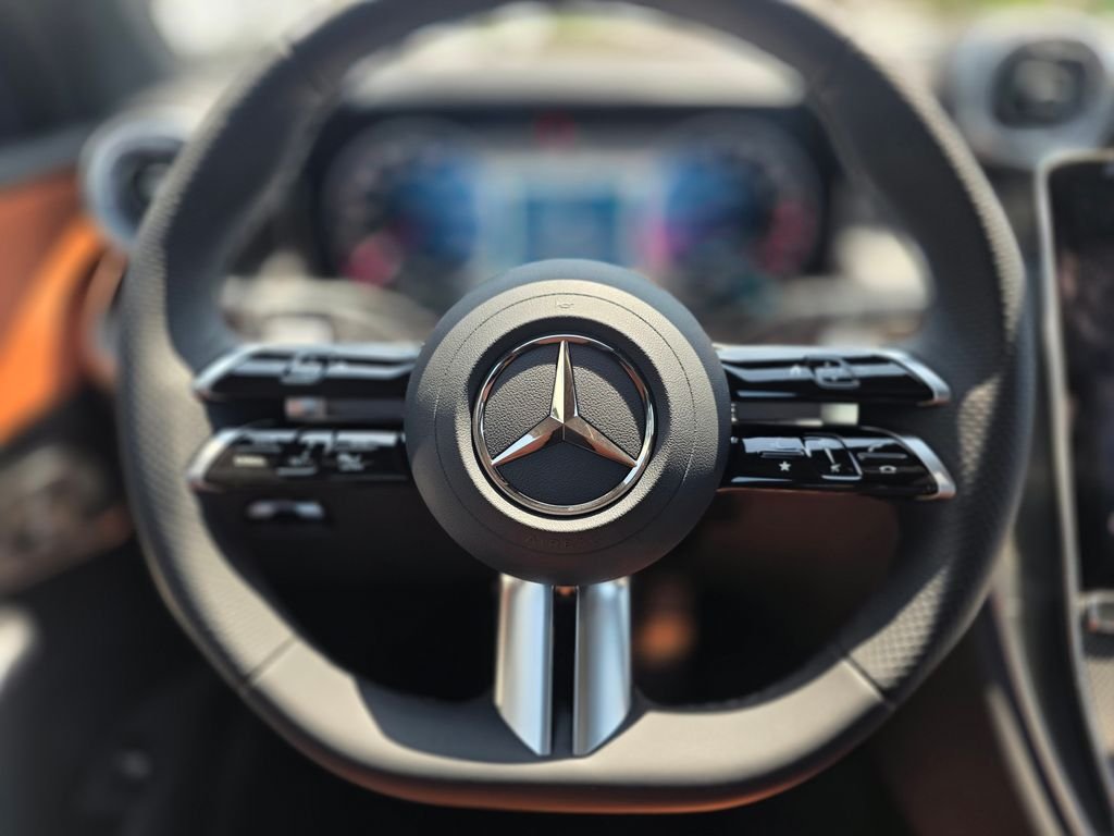 New 2027 Black Mercedes-Benz GLC 300 image 21