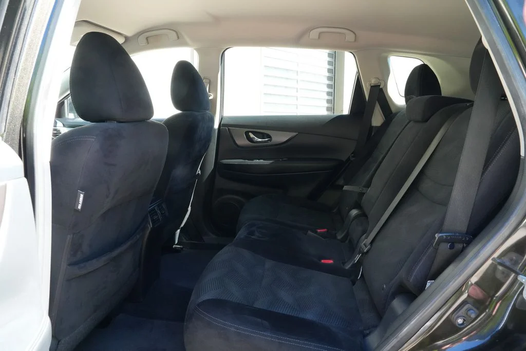 Used 2014 Black Nissan SV image 31