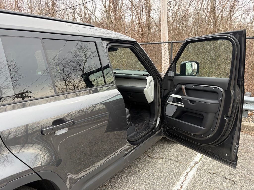 Used 2024 Gray Land Rover S image 17