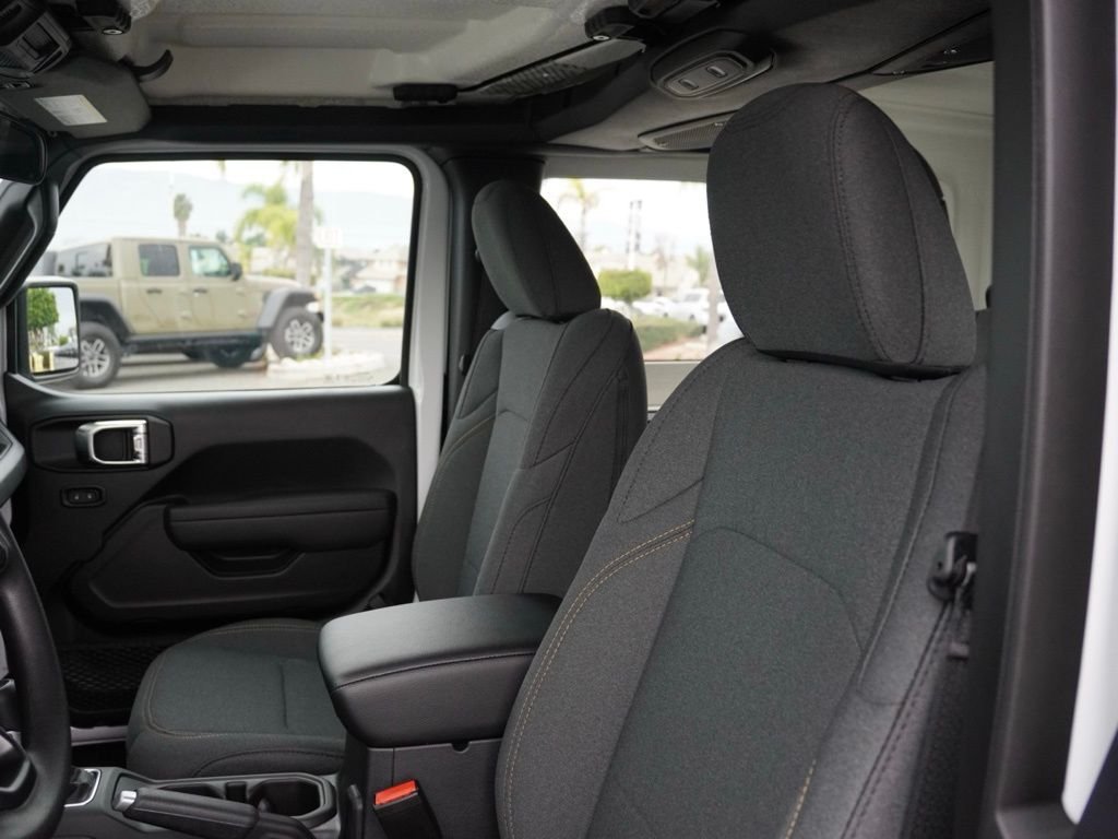 New 2026 Bright White Clear-Coat Exterior Paint Jeep Sport image 17