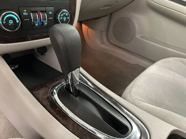 Used 2015 SUMMIT WHITE Chevrolet LT image 11