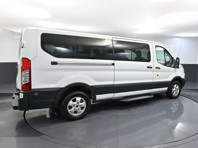 2018 Ford Transit Wagon XL - Photo 4
