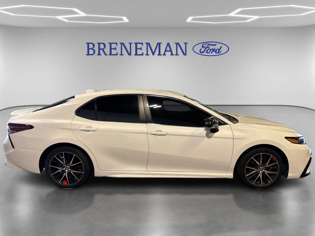 Used 2023 Ice Toyota SE image 5