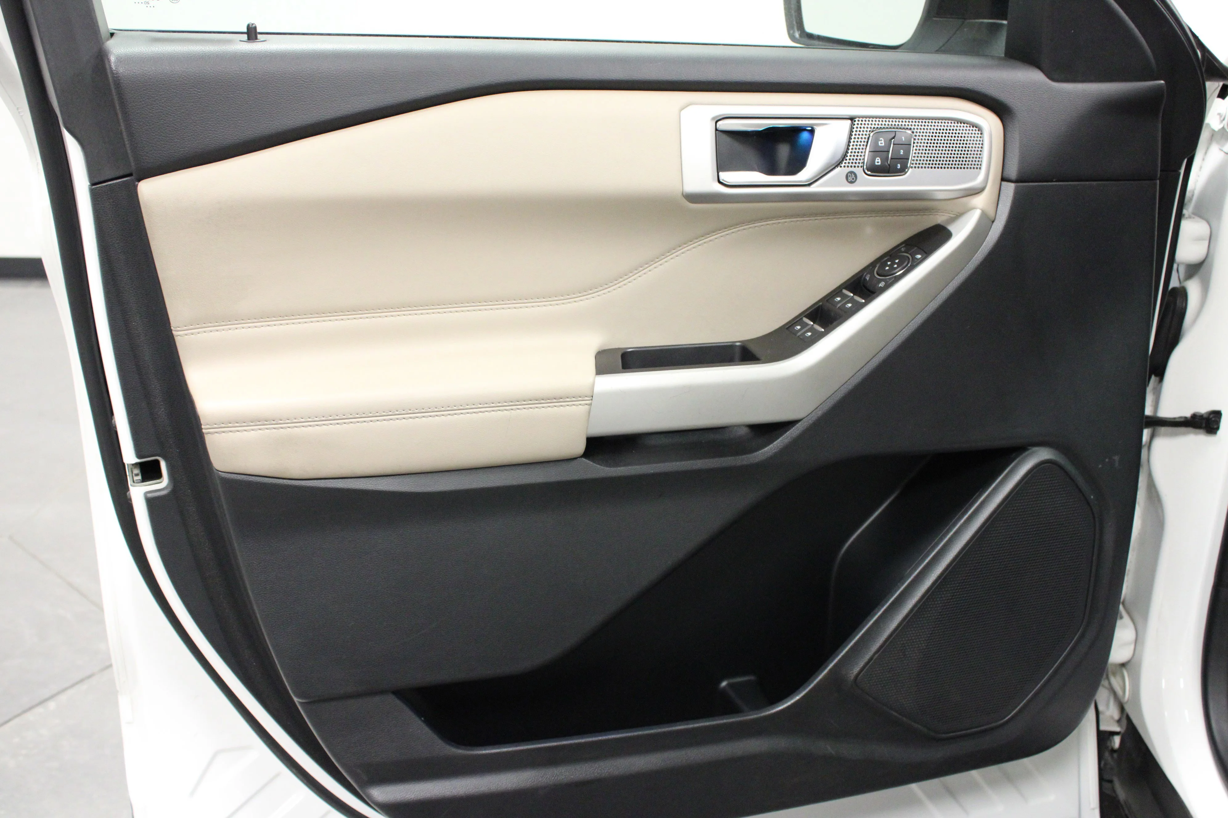 Used 2021 Star White Metallic Tri-Coat Ford Limited image 11