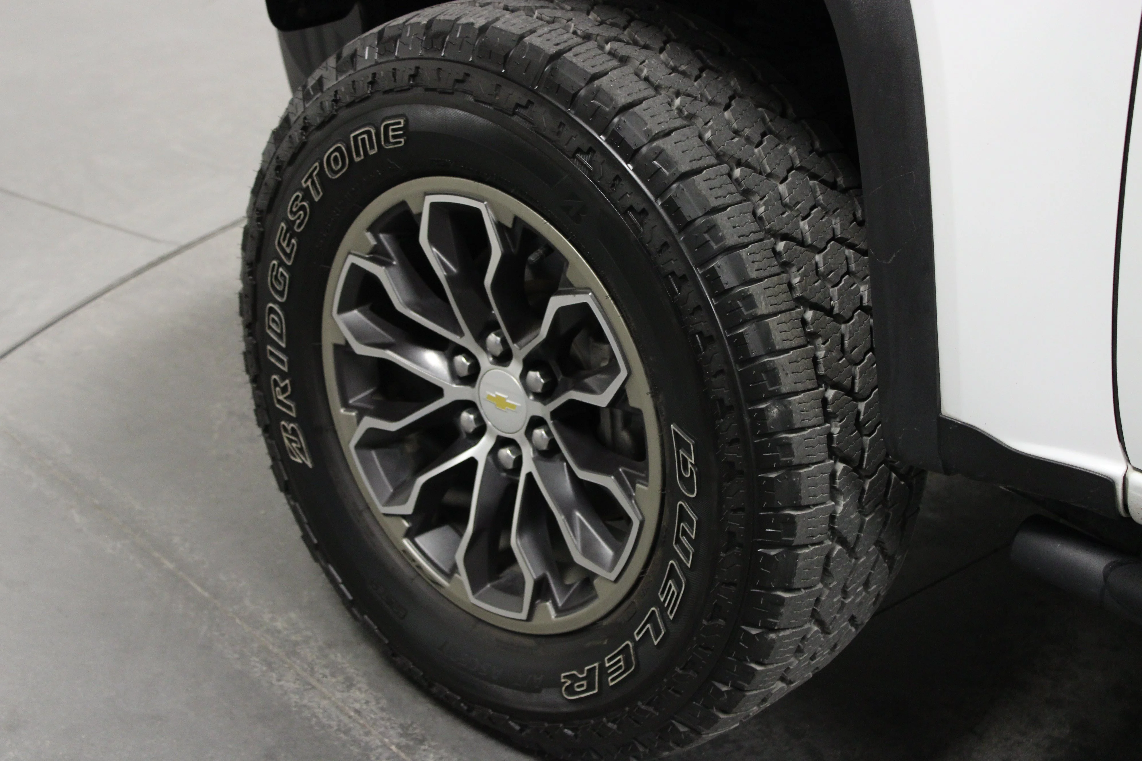 Used 2018 SUMMIT WHITE Chevrolet 4WD ZR2 image 10