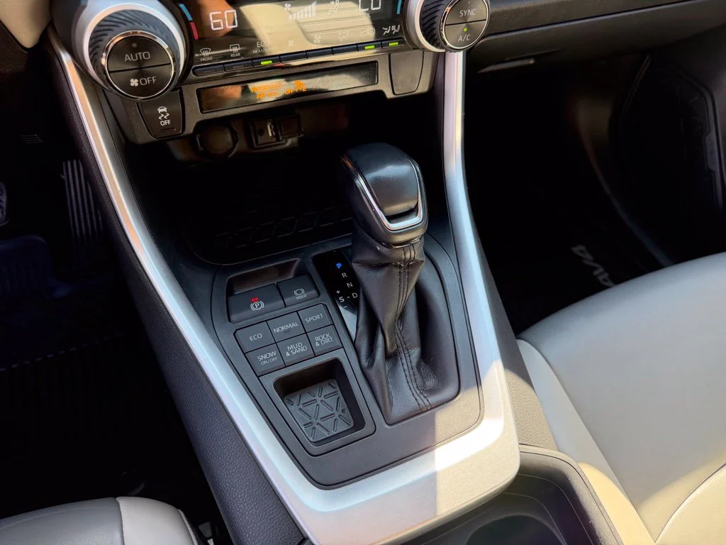 Used 2019 Midnight Black Metallic Toyota XLE Premium image 26