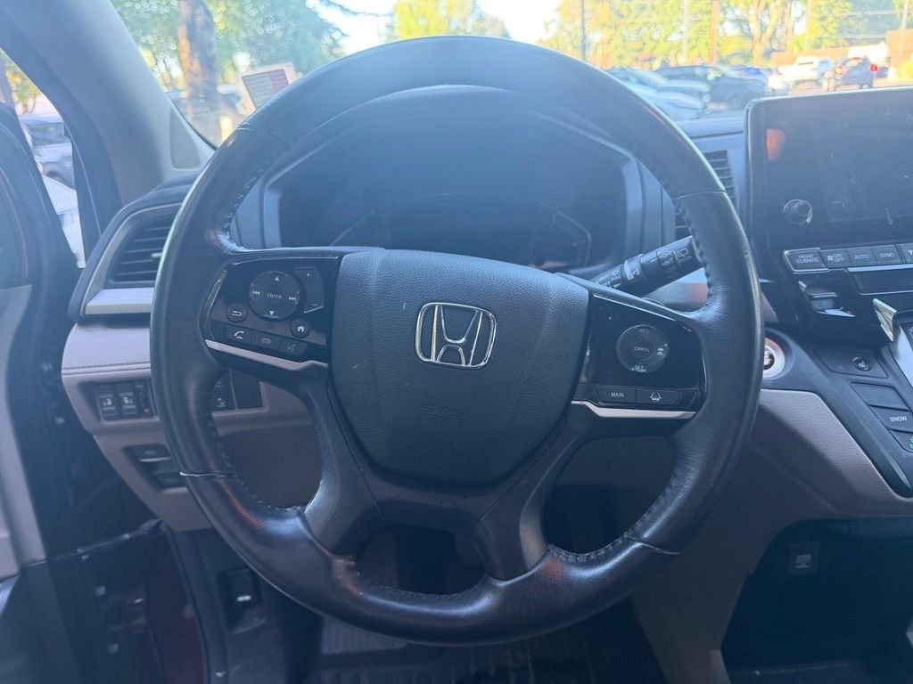 Used 2018 Deep Scarlet Pearl Honda EX-L image 12