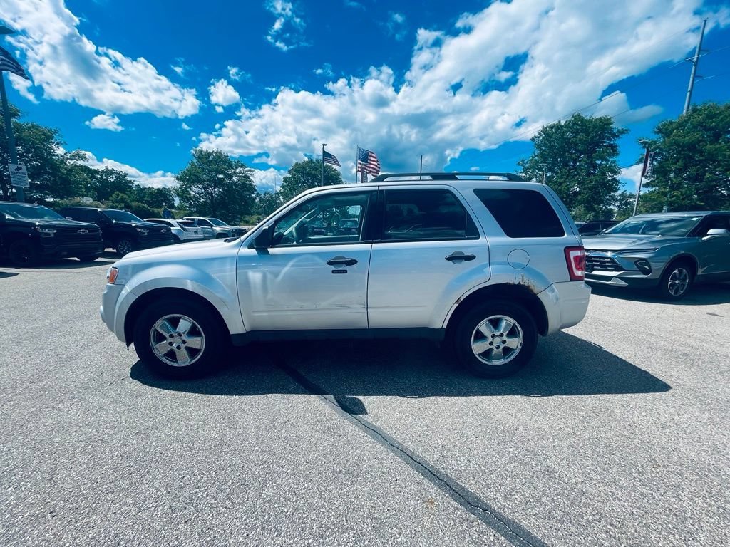 Used 2011 Ford Escape XLT with VIN 1FMCU0DG8BKB90173 for sale in Howell, MI