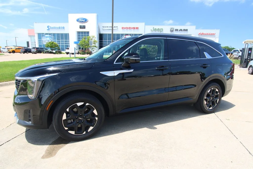Used 2024 Black Kia S image 20