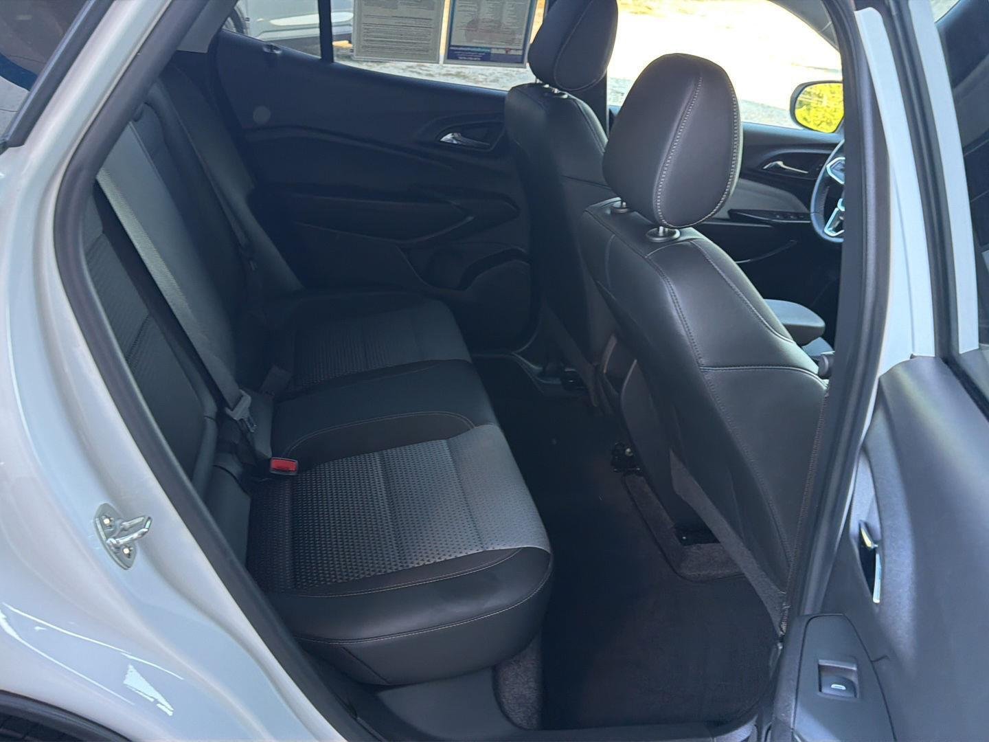 Used 2025 Summit White Chevrolet LT image 12