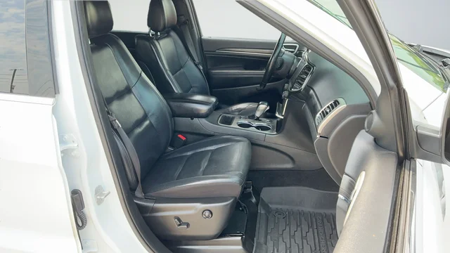 Used 2022 White Jeep Limited image 24
