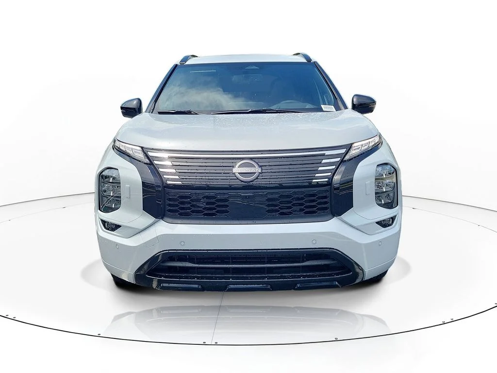 New 2026 White Nissan Platinum image 3