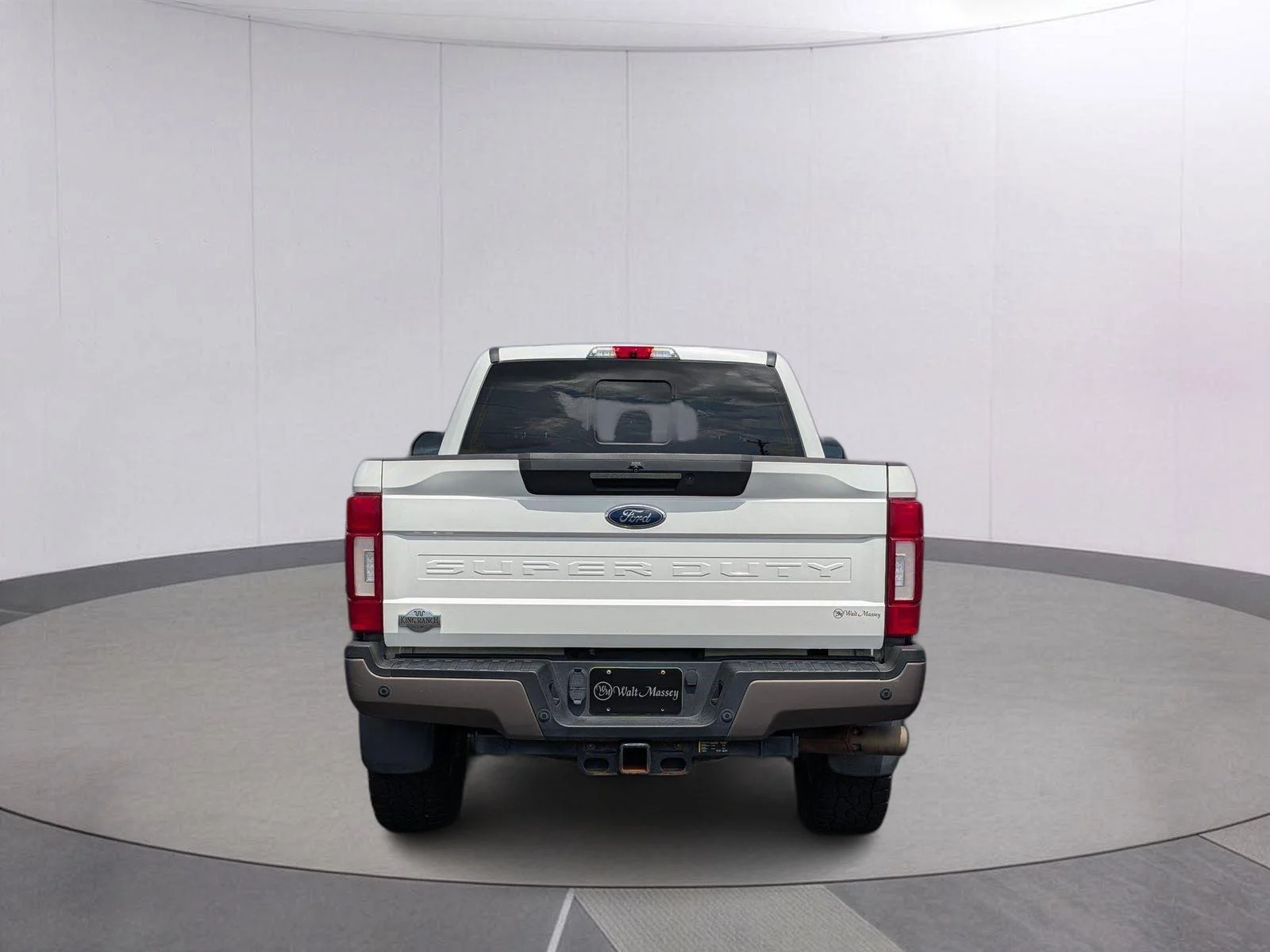 Used 2022 Star White Metallic Tri-Coat/Stone Gray Ford King Ranch image 2