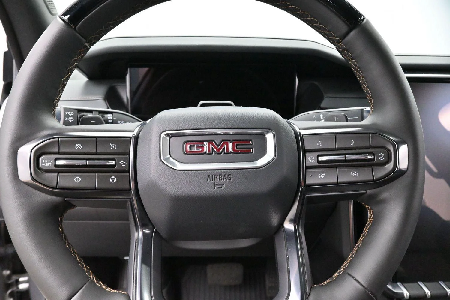 Used 2025 Sterling Metallic GMC AT4 image 19