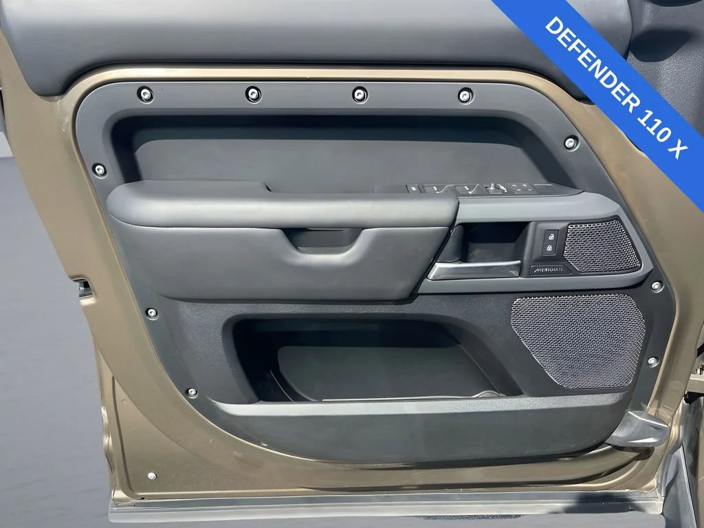 Used 2024  Land Rover X image 28